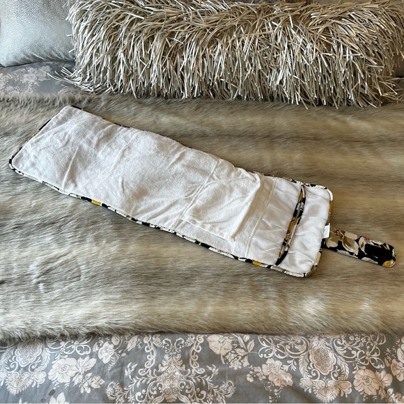 VERA BRADLEY Dogwood 2012 Baby Changing Pad Clutch Black Yellow White Floral - Picture 8 of 13